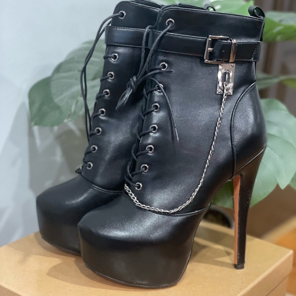 Shoes - Heeled Platform Pumps